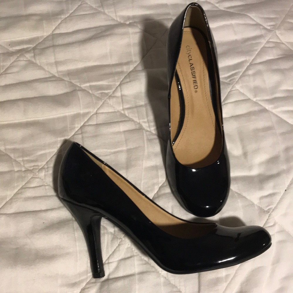 City Classified Black Patent Leather Pumps 7 1/2